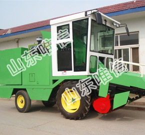 Corn Harvester Machine