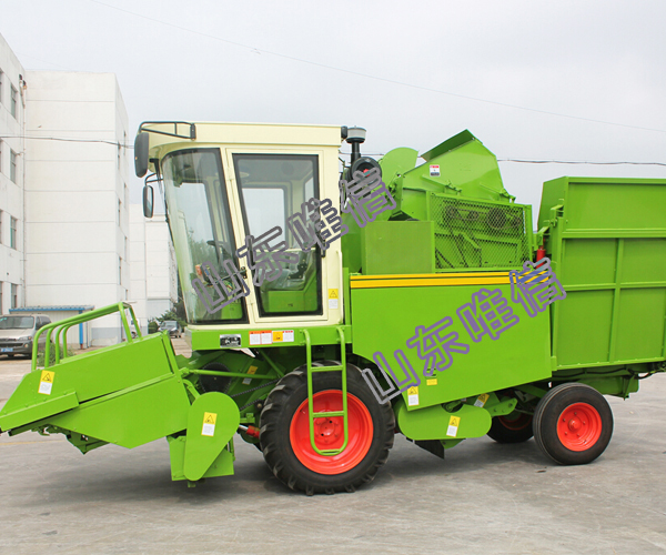 Corn Harvester Machine