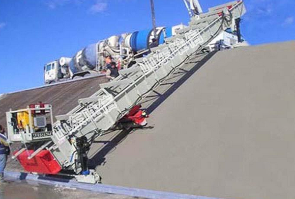 Channel Concrete Lining Machine