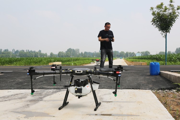 Shandong Weixin Company The UAV Plant Protection Team Serves Agriculture,Rural Areas And Farmers And Helps Rural Revitalization