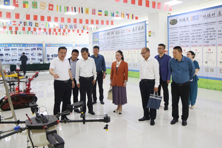 Jining Supply And Marketing Enterprise Chamber Of Commerce Leaders Visit China Coal Group